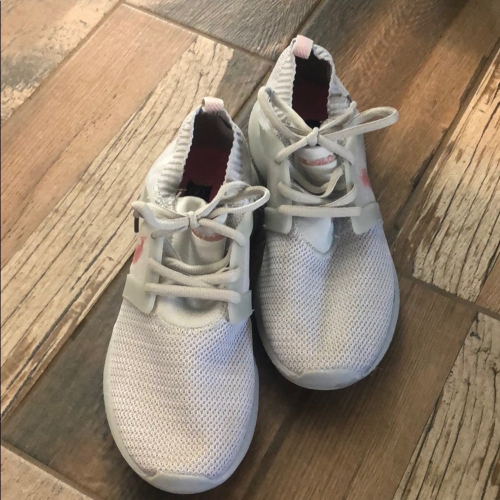Gray light weight tennis shoes